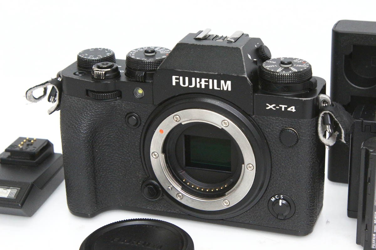 【中古】【お買い得品】富士フイルム FUJIFILM X-T4 上半身 [黒いこと] CA01-R5072-2P1B 富士フイルム FUJIFILM Xマウント 鏡鑑受け答え APS-C 手ブレ手を加える 4K相応う