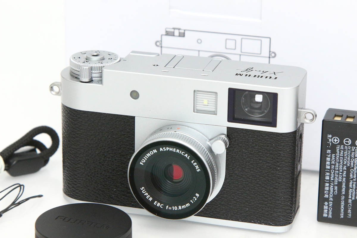【中古】【美品】富士フイルム FUJIFILM X-HF1 [しろがね色] CA01-R5305-3Y5 富士フイルム FUJIFILM 顔意識すること