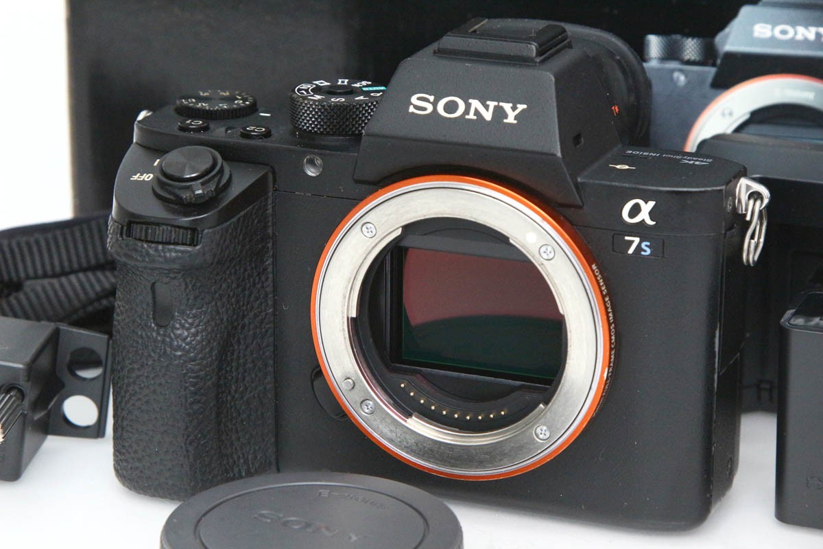 【中古】【お買い得品】ソニー α7S II ILCE-7SM2 上半身 CA01-R5376-3X3 SONY ソニー α Eマウント 鏡鑑受け答え フルサイズ 手ブレ手を加える 4K相応う
