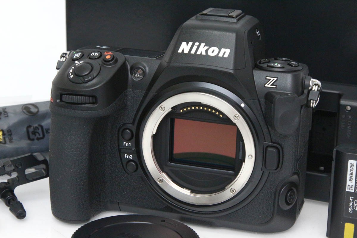 【中古】【美品】ニコン Z 8 上半身（検知器洗い濯ぎ済み） CA01-R5551-2P5 Nikon Zマウント フルサイズ 5軸手ブレ手を加える EVF 中古