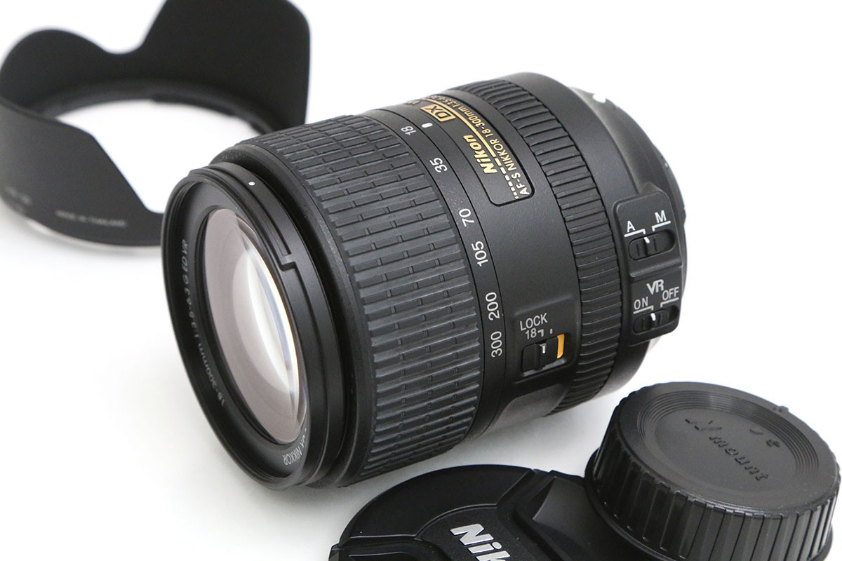 【中古】【美品】ニコン AF-S DX NIKKOR 18-300粍 f/3.5-5.6G ED VR CA01-B5923-2A2D ニコン Fマウント Nikon 判定基準望遠レンズ NIKKOR AF/MF APS-C 手ブレ手を加える 高倍率