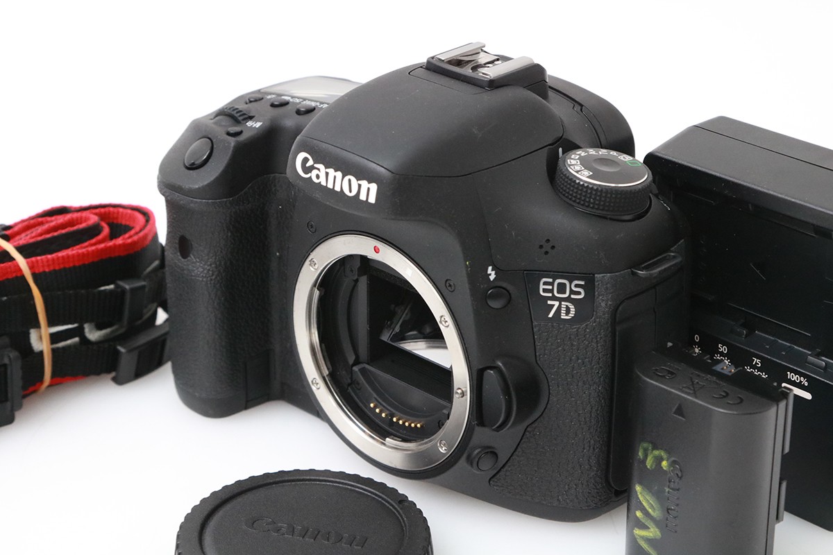 【中古】【良品】キヤノン EOS 7D 上半身（純然たる蓄積乾電池/検出器洗い濯ぎ済） CA01-M6750-2Q1B Canon EFマウント APS-C 中古