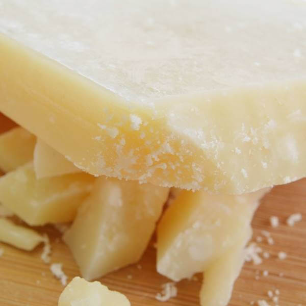 パルミジャーノ レジャーノ チーズ 約３６０g前後 イタリア産 ナチュラルチーズ クール便発送 Parmigiano Reggiano Cheese チーズ料理 パスタ料理