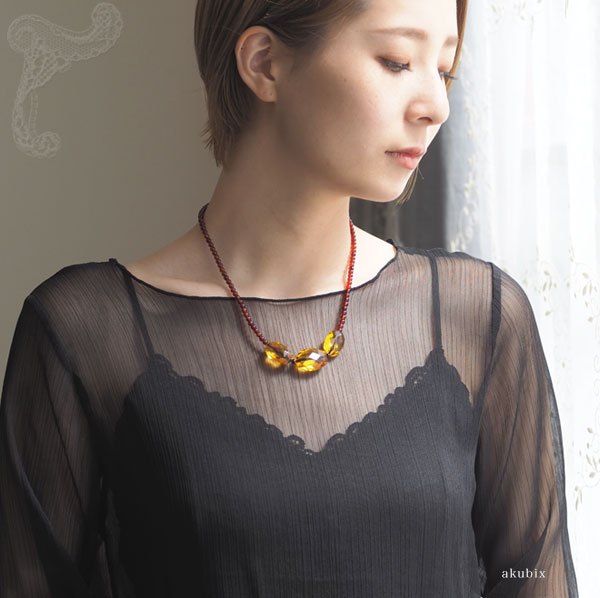 ブランド品 アンティークイエローアンバーネックレスギフト 贈り物 amber パワーストーン 天然石 こはく ペンダント 金属アレルギー ラッピング  誕生日 レディースジュエリー・アクセサリー