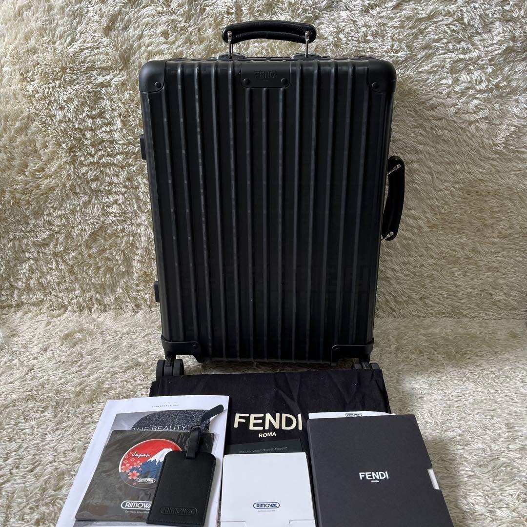Fendi ロゴトートバッグ ネームタグ付き rimowa bag Fendi ロゴトートバッグ ネームタグ付き rimowa bag