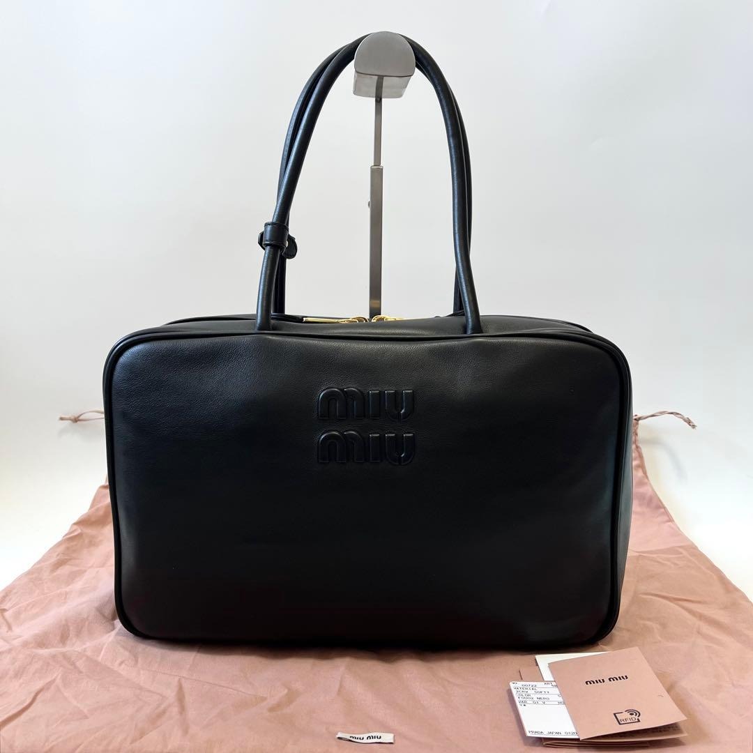 miu miu ボウリングバッグ　ブラック ブラック レザー ボー バッグ | Miu Miu