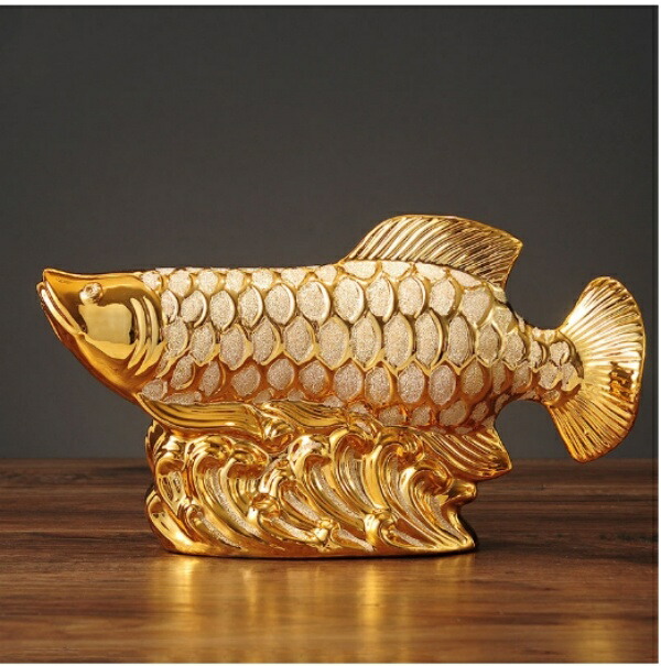 アロワナ（招財金龍魚）の彫刻 赤オレンジ 樹脂製 アロワナ（招財金龍魚）の彫刻 赤オレンジ 樹脂製 アロワナ