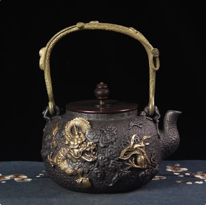 金物 鉄瓶   鉄びん鋳鉄ほうじ茶  岩鋳 鉄分付けたし 鉄瓶 急須  差し上げ物 内祝 しっぺい返し 喜び事 差し上げ物 生まれ落ちる日 おすすめ 敬老の日 鉄瓶-コーヒー・お茶用品-茶道具・湯呑・急須