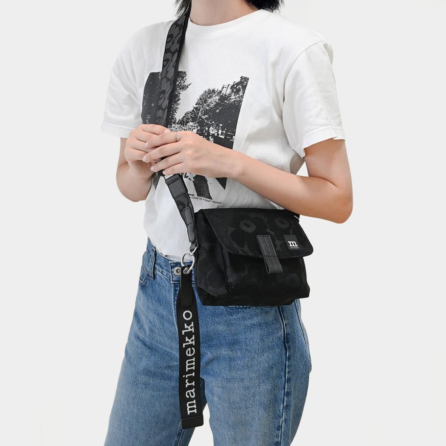 マラソン限定3つエントリーで21倍確定●最強配送 マリメッコ marimekko ショルダーバッグ ミニ メッセンジャーバッグ Unikko ウニッコ レディース ブラック 92803 092803 999 北欧雑貨 北欧デザイン【RSL】|Alevel Express