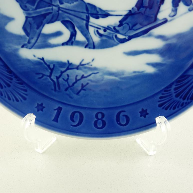 楽天市場 皿立て付き ロイヤルコペンハーゲン イヤープレート クリスマスプレート 1986年 昭和61年 名入れ可有料 名入れ別売り ネーム入れ 名前入れ Alevel エイレベル