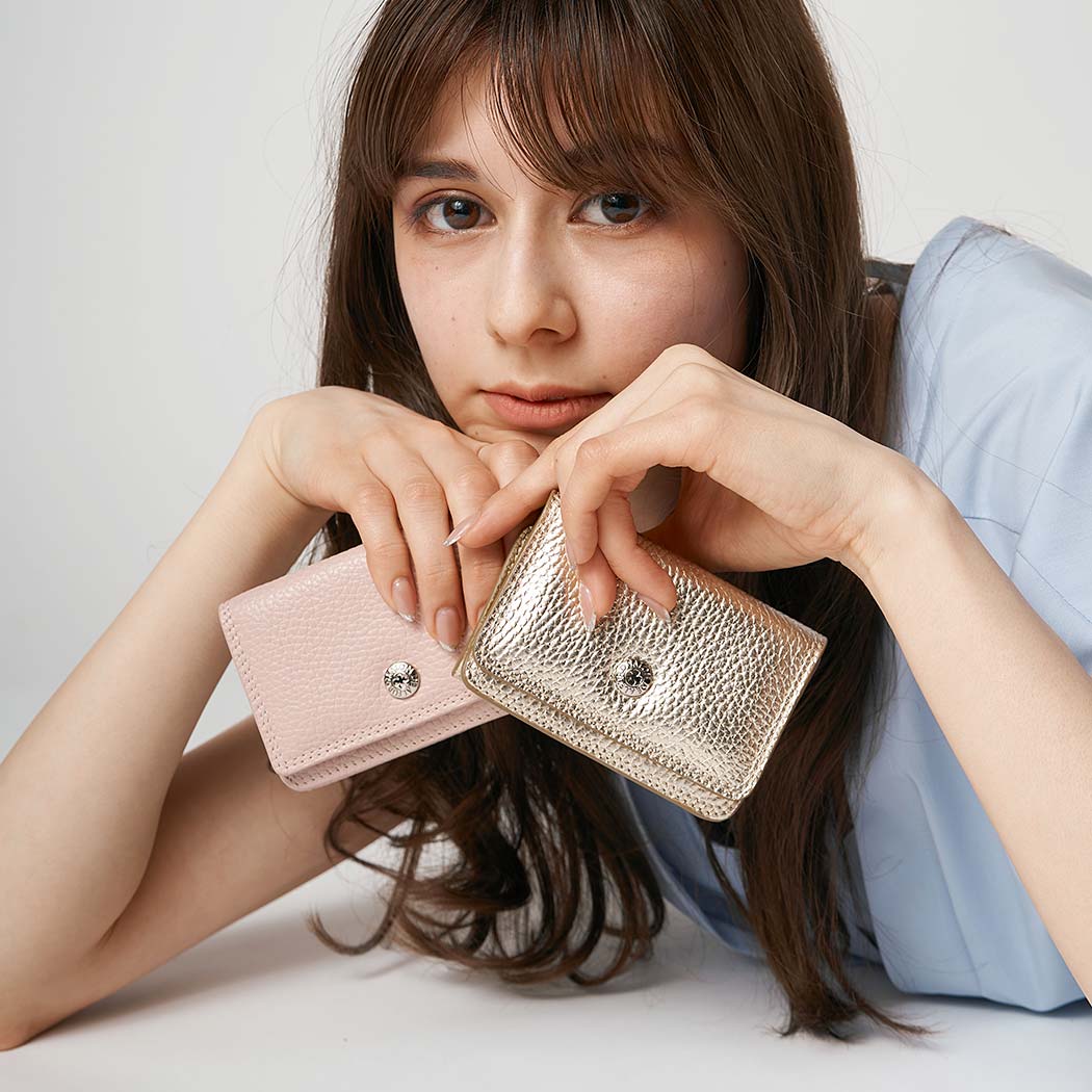 値下げ中♪AIGNER 三つ折り財布 楽天市場】送料無料 【AIGNER】モノグラム三つ折りミニ財布