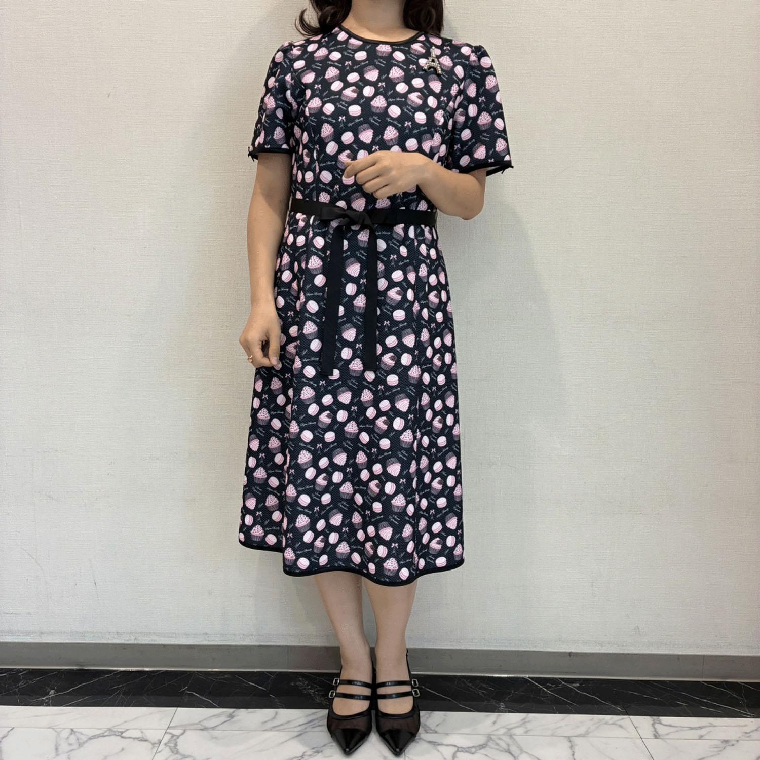 【Insta Live】Super Beauty エッフェル塔主題付スイーツ柄刷り上げる半袖衣装 黒いこと 44