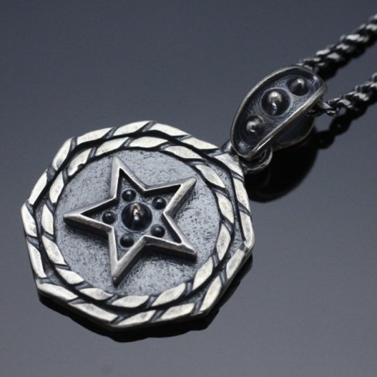 龍頭 霰星×八角 ツイスト ネックレス チェーン付き ペンダント メンズ シルバー シルバーネックレス メンズネックレス 彼氏 シルバー950 ギフト ツイスト ブランド 人気 :捻じる事で生まれる独特の風合いを感じられるシルバーネックレス 男性