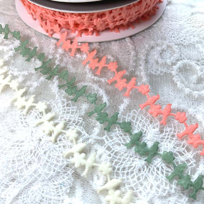 楽天市場 リボン テープ リメイク 縁取り クラフト ハンドメイド カラフル お花 アジアン エスニック ヒッピー 手芸用品 ハンドメイド 手作り 染め キラキラ フリンジ ラメ入 手芸雑貨 リメイク 海外買付 アジア 民族 可愛い 子供服 犬服 個性派 ダンス 衣装 R 5226