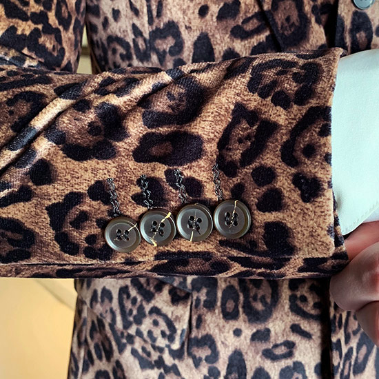 人気特価激安 楽天市場 スーツ メンズ ホストスーツ ヒョウ柄 レオパード柄 メンズ ホスト スーツ 3p スリーピース 総柄スーツ 送料無料 インポート スリムスーツ テーラードジャケット 送料無料 冬 新作 V系 ヴィジュアル系 お兄系 大人 衣装 細身スーツ タイト 結婚