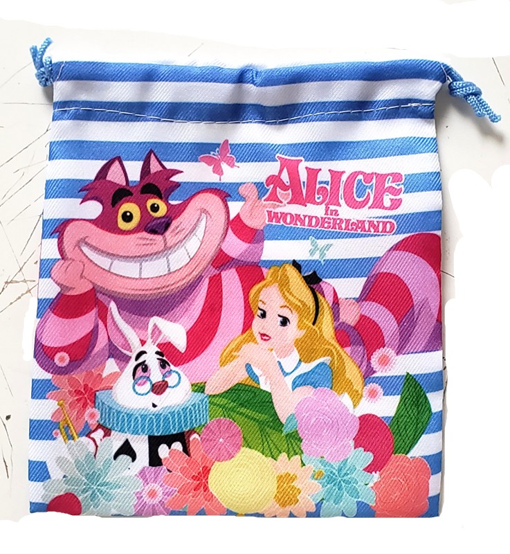 楽天市場 定形外 送料込 ディズニー ミニ巾着袋 ポーチ 17cm 14cm 不思議の国のアリス アリス 白うさぎ チェシャ猫 実用性があり コンパクトでかわいい きんちゃくです 保育園 幼稚園 子供会景品 お菓子入れ など 231 Disney At 0111 H4 アライドトレード