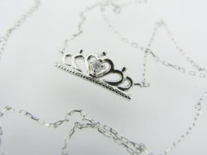 クラウンモチーフ　K10WG　ダイヤモンド　ペンダントネックレス10P03Dec16【楽ギフ_包装】