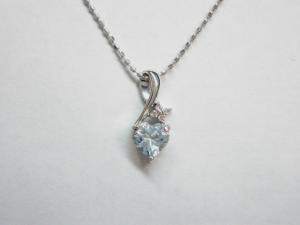 K18WGアクアマリンハート ペンダント ネックレス10P03Dec16【楽ギフ_包装】