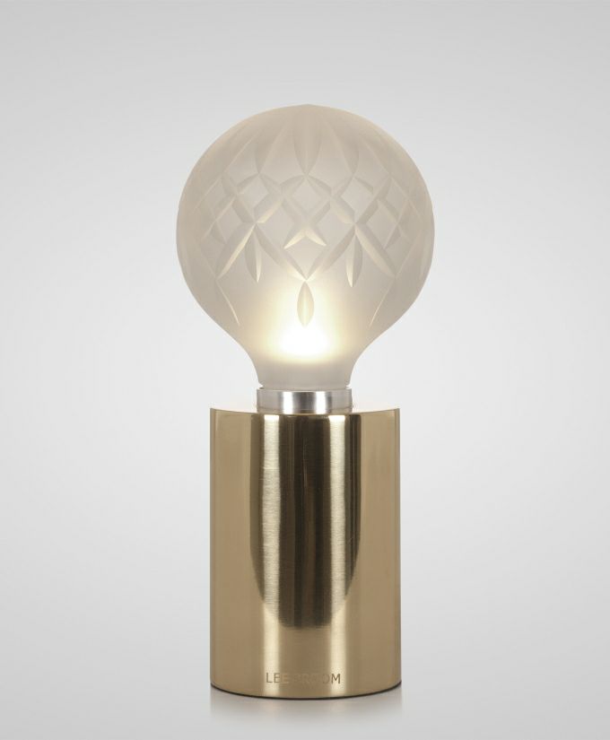 ＬＥＥ ＢＲＯＯＭ　リー・ブルーム　テーブルライト　デスクライト　FROSTED CRYSTAL BULB TABLE　LED電球付き（白熱電球100W相当 電球色 E26）　コンセント・コードスイッチ付き　POLISHED GOLD（ポリッシュドゴールド）　FROSTED CRYSTAL BULB TABLE POLISHED GOLD 42,900円