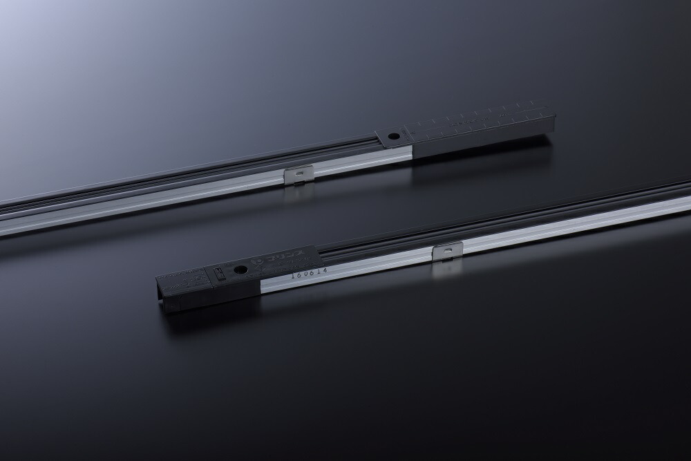 プリンス　リニアコンセント　木棚什器埋込み用　1600mm　ブラック　PLF16BK ※受注生産品 6,384円