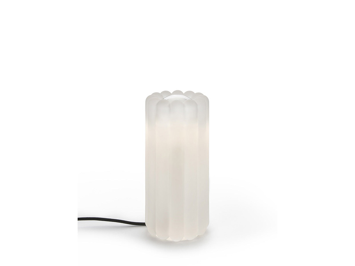 Ｔｏｍ Ｄｉｘｏｎ　トム・ディクソン　テーブルライト　PRESS TABLE（プレステーブル）　定格光束800lm　6.0W　2700K　LED内蔵　コンセント・コードスイッチ付き　フロスト（乳白）　テーブル　デスクライト　PRESSTABLEFROST