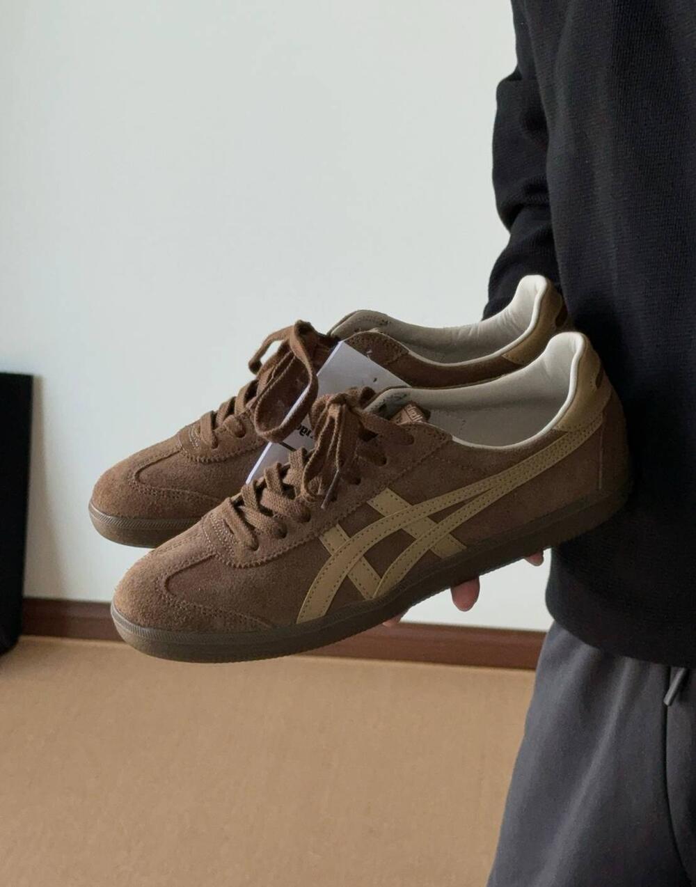 日本未入荷 Onitsuka Tiger オニツカタイガー Tokuten Beige Brown トクテン ベージュ赤銅色 ユニセックススニーカー 1183C562-200