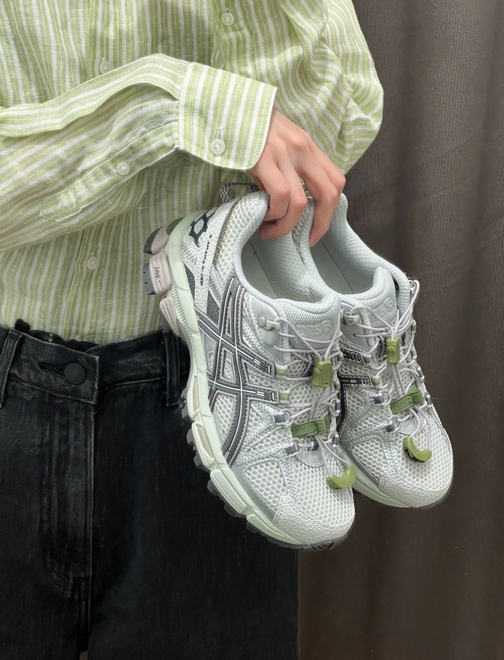 日本未入荷  Asics アシックス Gel Kahana8 Grey Green ゲルカハナ8 薄墨色緑であること 男女兼用スニーカー 1203b031-026