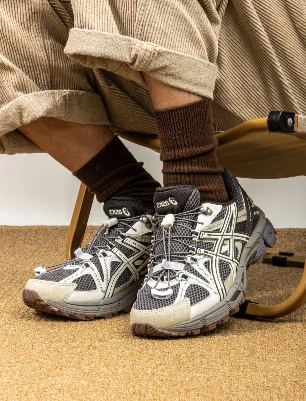 日本未入荷 ASICS  アシックス Gel-Kahana 8 FL Charcoal Gray ゲルカハナ 濃灰色薄墨色 男女兼用駈けっくらスニーカー 1203B031-025