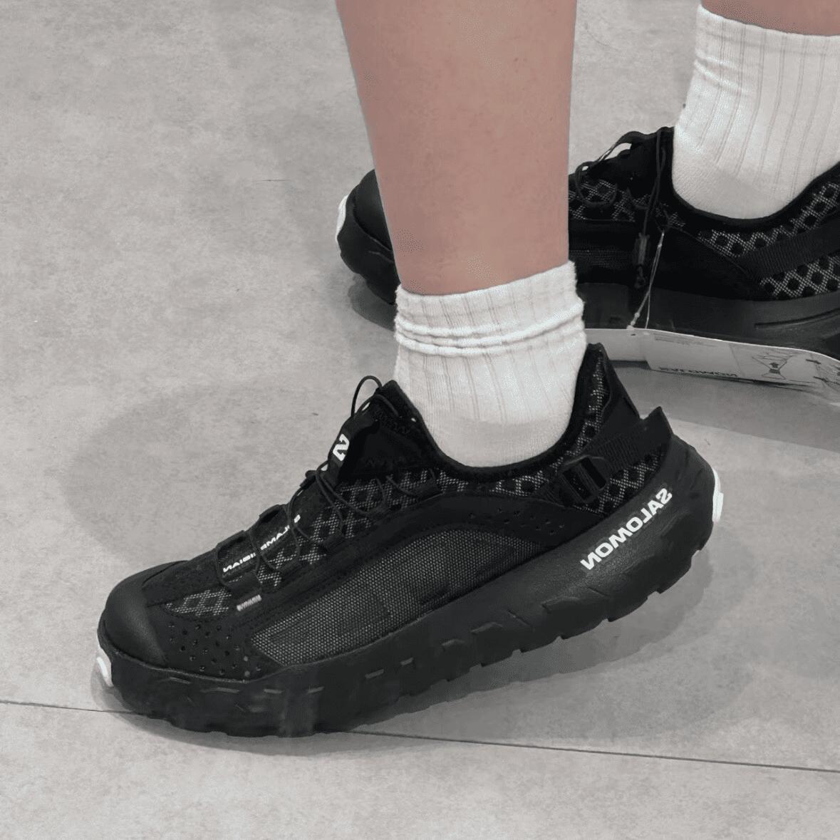 日本未入荷 SALOMON サロモン SOLAMPHIBIAN ソラムピビアン 黒いこと 男女兼用スニーカー サンダル 478148
