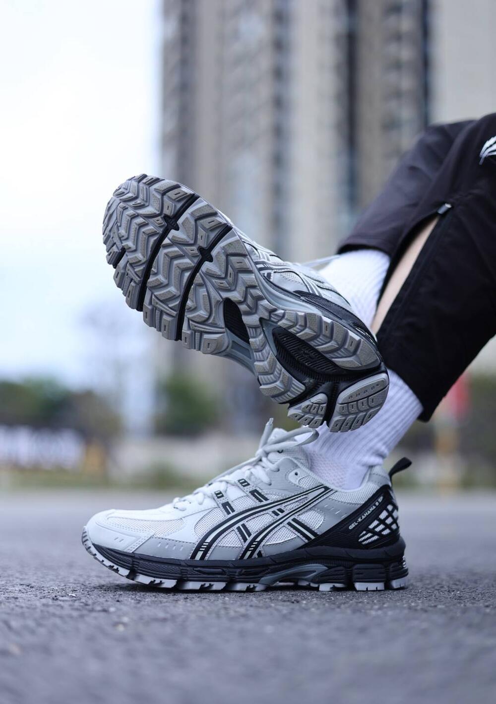 日本未入荷 ASICS アシックス GELKAHANA Black Silver ゲルカハナ 黒いことしろがね色 ユニセックスシューズ 1203B136-020