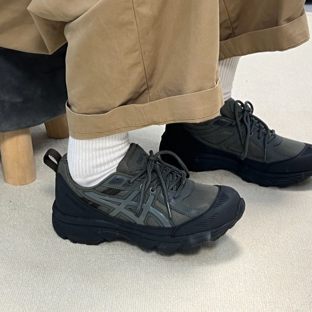 日本未入荷 Asics Gel-Venture 6 アシックス 先だつもの思わく6 薄墨色 男女兼用スニーカー 駈けっくらシューズ Shield Graphite Grey Truffle Grey 1203A474-020
