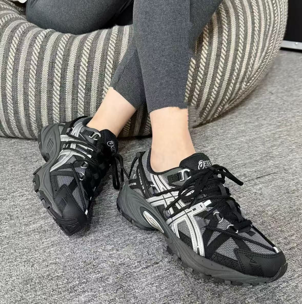 日本未入荷 Asics アシックス ゲルカハナ メテオライト 黒いこと Gel-Kahana TR V2 Meteorite Black 男女兼用 1203A557-020