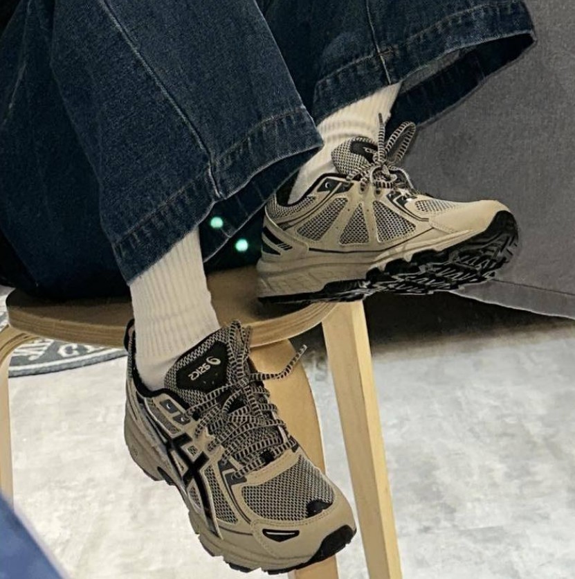 日本未発売 asics Gel Venture 6 アシックス 先だつもの 思わく Feather Grey Black 1201A897-020 薄墨色黒いこと 男女兼用