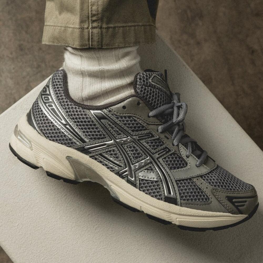 日本未入荷 ASICS GEL-1130 アシックス ゲル1130 クレイグレー 男女兼用 アシックススニーカー CLAY GREY PURE SILVER シルバー 1201A256-026｜jelly