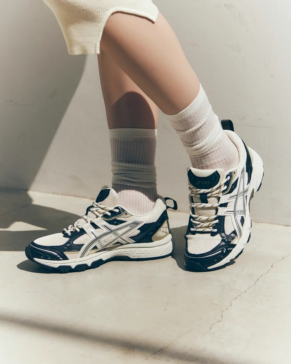 日本未入荷 アシックス 先だつもの ヌノビキ 皮膚軟化剤うす暗い NUNOBIKI 1203A536-102 asics gel kahana cream