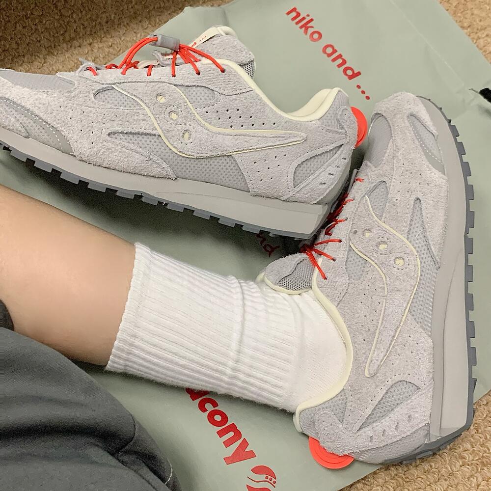 日本未入荷 NIKO AND x SAUCONY TRAINER 80X ニコアンド サッカニー 協調主義 調教師 男女兼用スニーカー 薄墨色 S79070-9