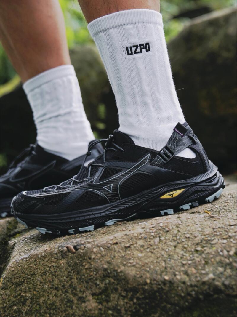 日本未入荷 Mizuno racer trail se v2 ミズノ レーサー トレイル 黒いこと 男女兼用スニーカー 駈けっくらシューズ 通気性 d1gh261201