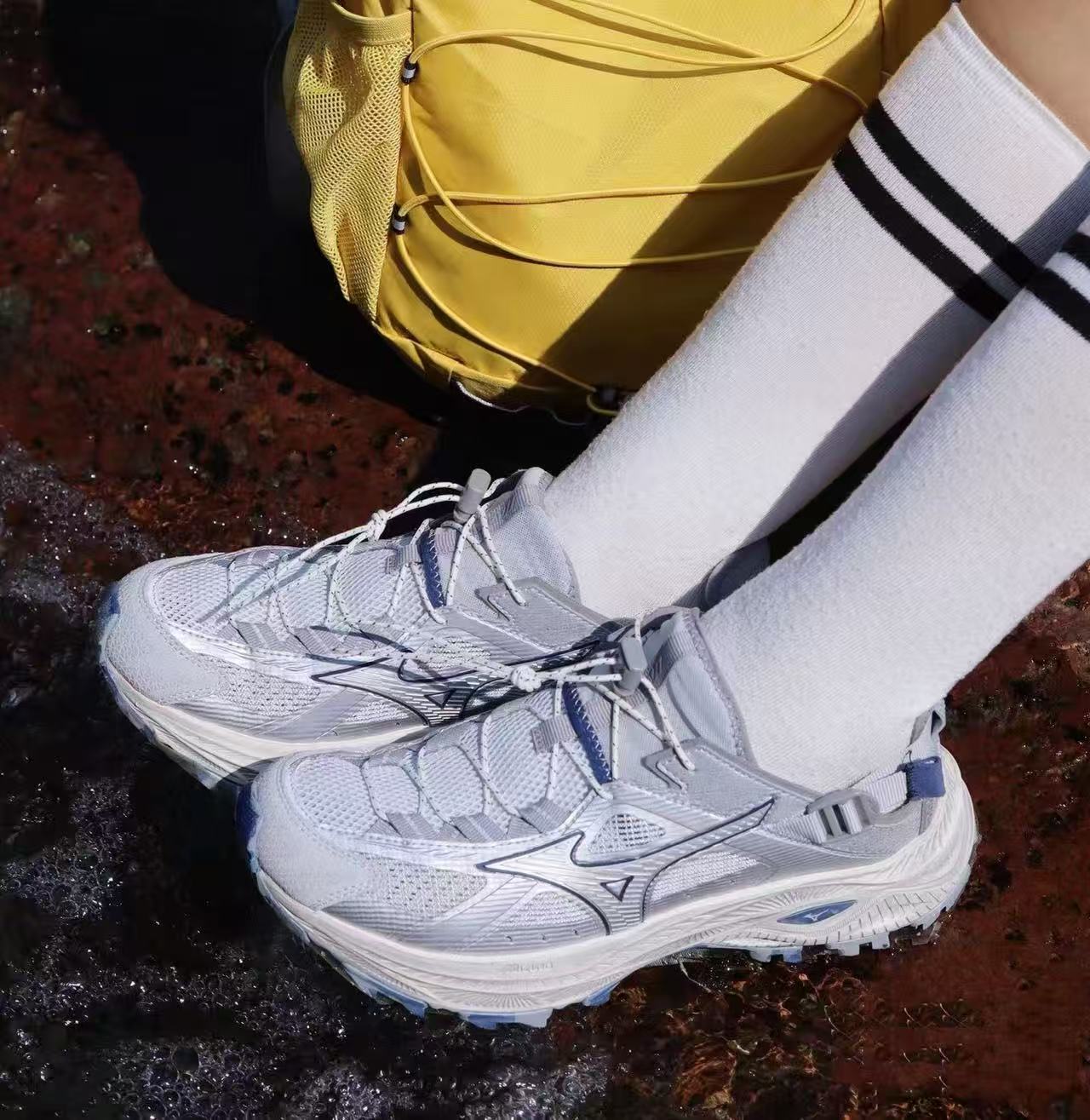 日本未入荷 Mizuno Racer Trail SE ミズノ レーサー トレイル V2 Antarctic Grey Silver しろがね色 男女兼用スニーカー D1GH261205