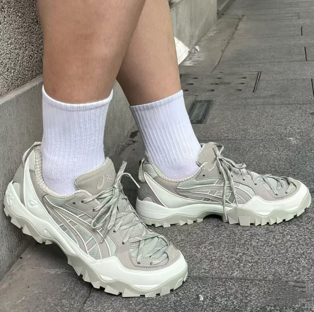 日本未入荷 ASICS×U.Sage GEL-Pickax Fog Ridge アシックス ユーセージ ゲルピカクス 蒸気霧 山の背 緑であること薄墨色 男女兼用スニーカー 1203A867-300