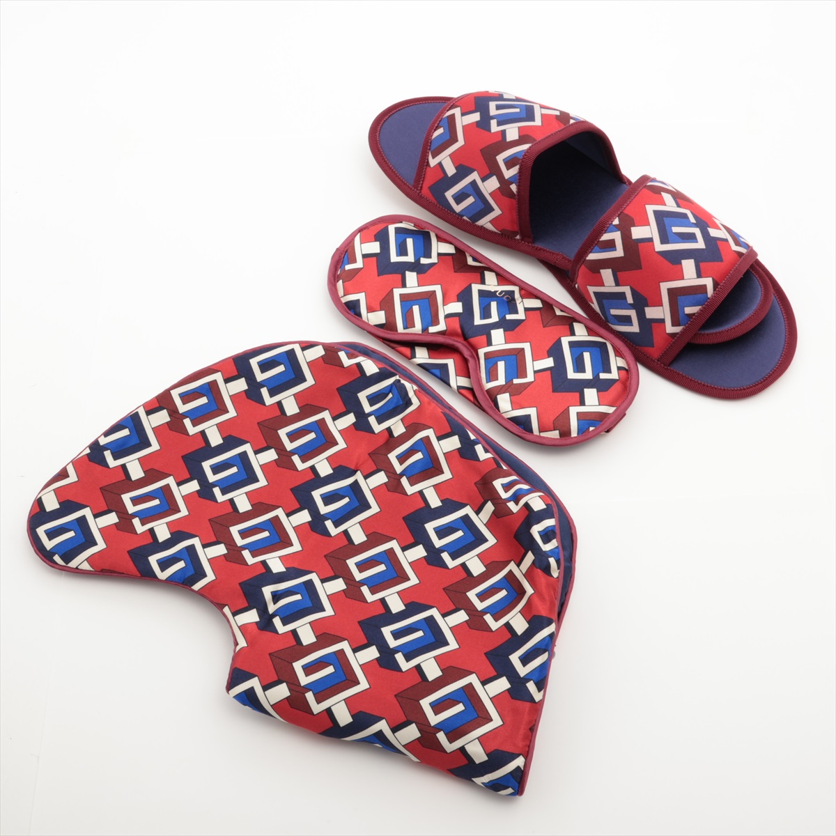 ✨未使用品✨GUCCI ガーメント レッド　ジオメトリックG 楽天市場】GUCCI グッチ 662423 トラベルアクセサリー ジオメトリックG