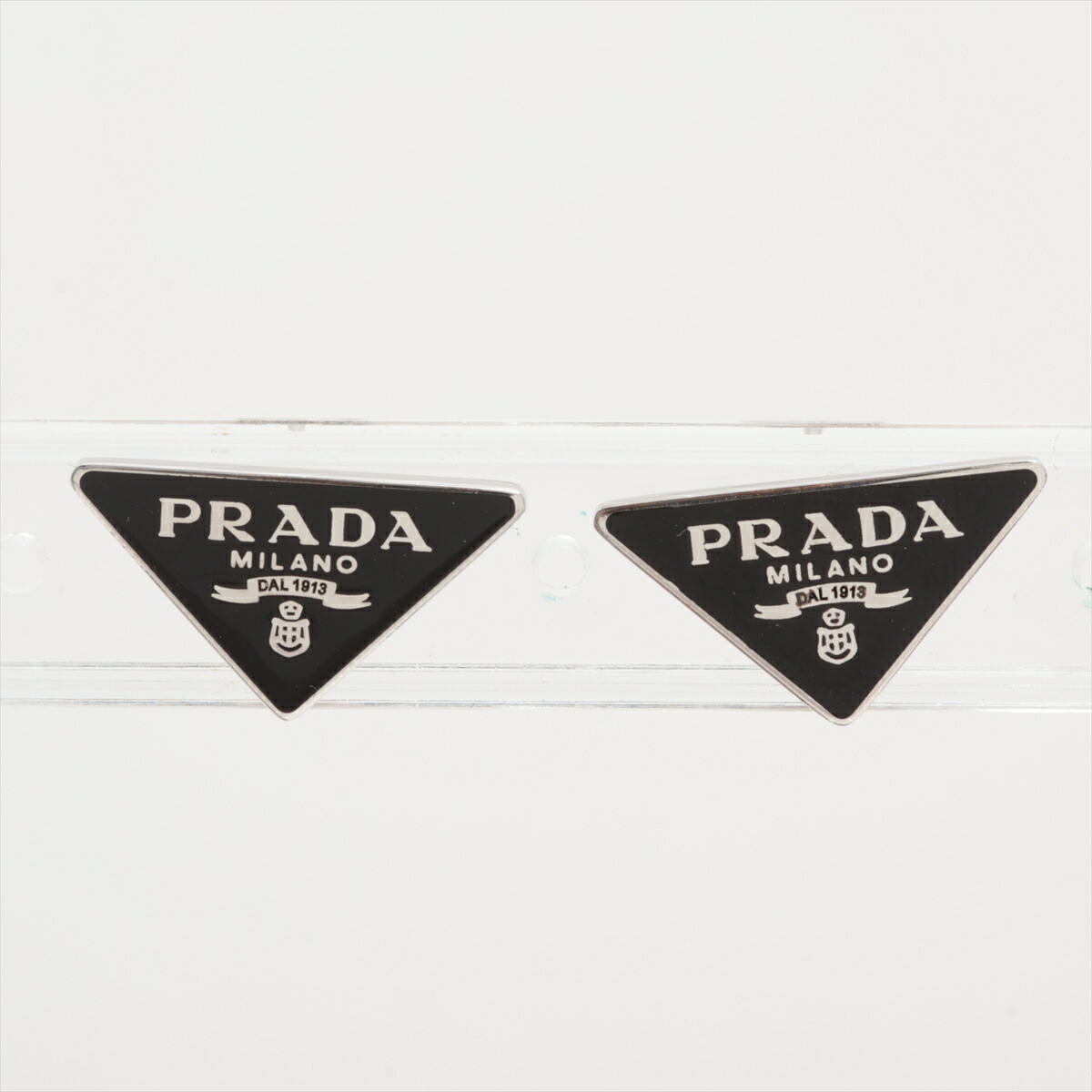 PRADA プラダ 三角ロゴ ホワイト ピアス 楽天市場】プラダ PRADA 三角ロゴ トライアングル シンボル