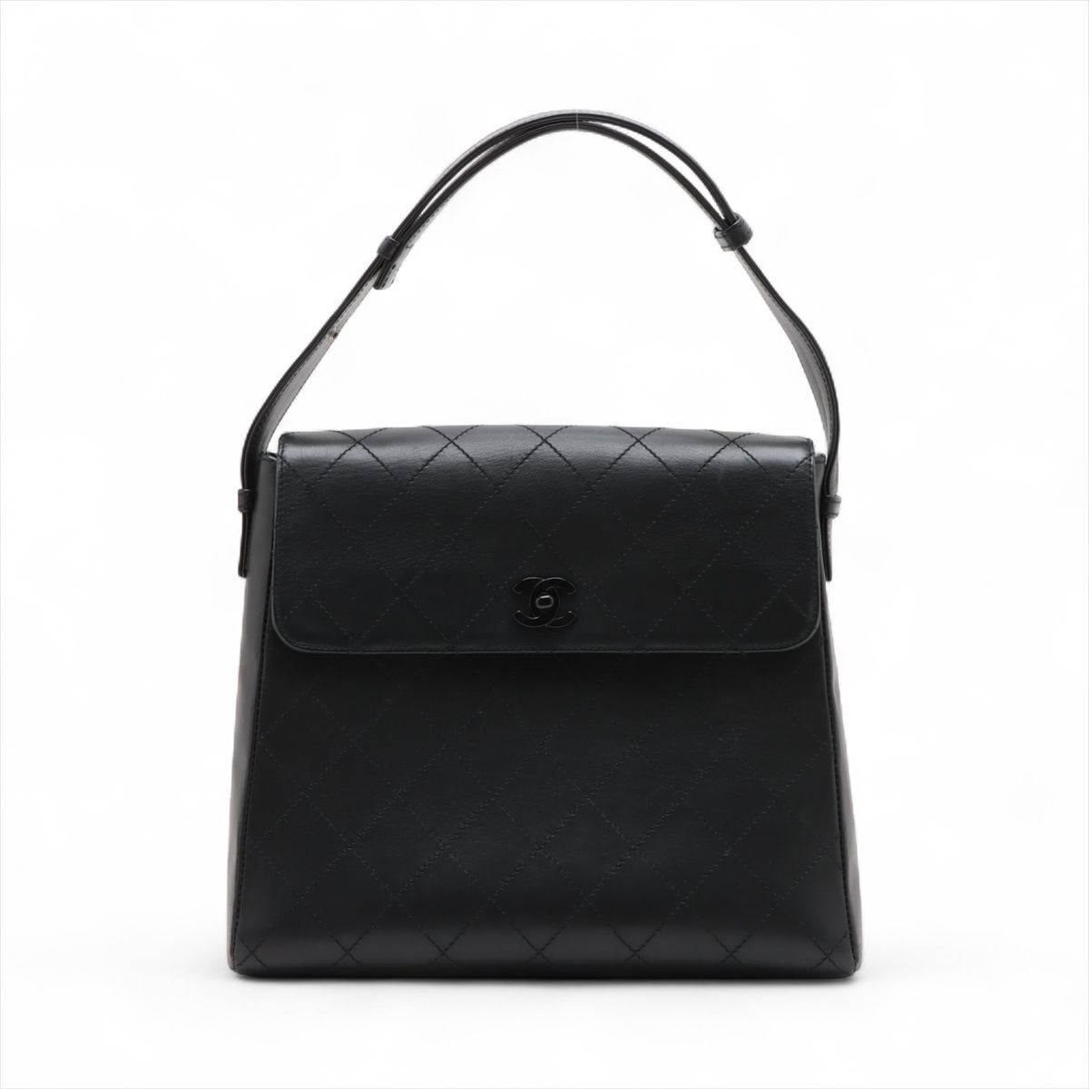 【中古】シャネル マトラッセ ラムスキン ショルダーバッグ ブラック ブラック金具 5番台｜ALLU 店