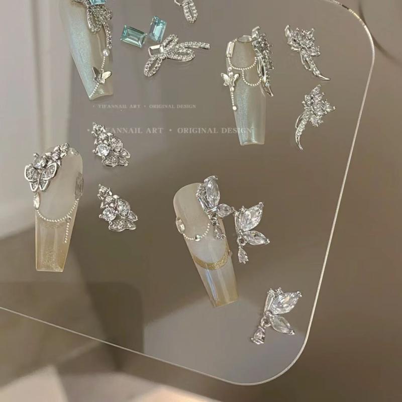ネイル 石ころ 酸化ジルコニウム 結晶 蝶 翅 澄み切った 水滴型 変わり種 かざり付ける キラキラ 明滅する光 ネイルアート 飾りつけ 付属物