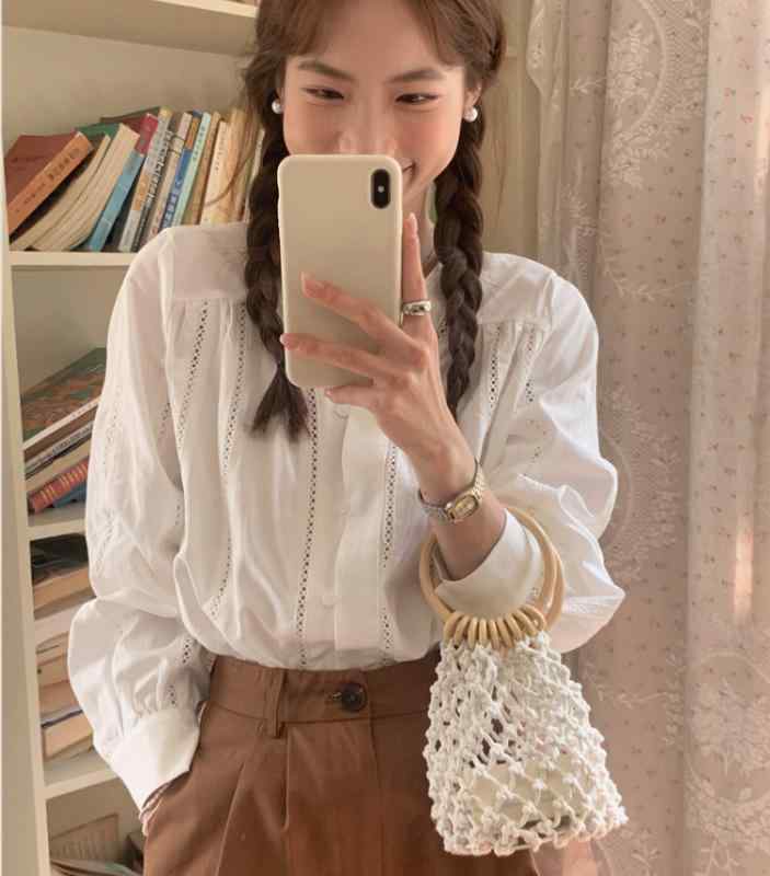 レディース ブラウス フレンチ レトロ 透かし レース 切り替え Vネック ゆったり シルエット シングル ボタン 長袖 ホワイト フェミニン スタイル エレガント デザイン