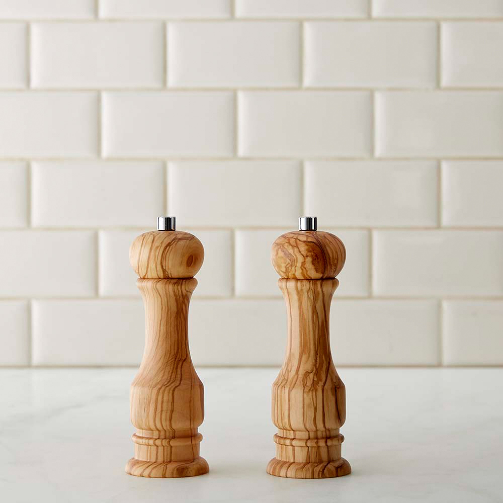 ソルト＆黒コショウ 圧砕機 仕掛ける ウイリアムズ・ソノマ オリーブ白木 木製 イタリア製 Williams Sonoma Traditional Salt \u0026 Pepper Mills, Olivewood