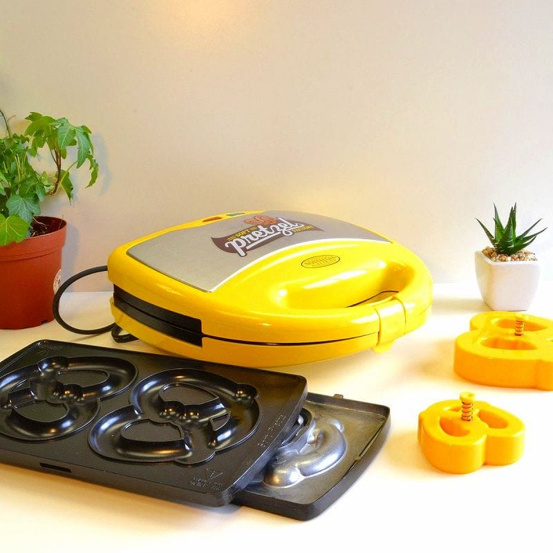 ノスタルジア プレッツェルメーカー Nostalgia Electrics SPF200 Soft Pretzel Factory 家電 15,975円