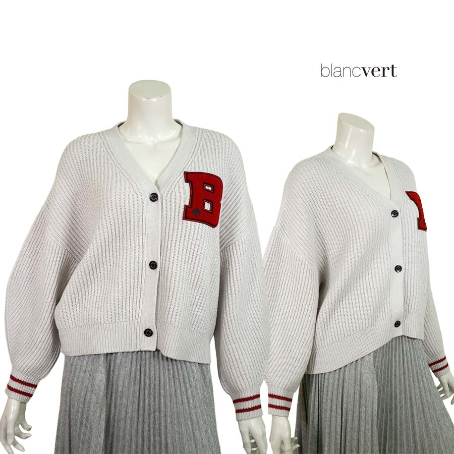 ＼値下げ／【定価￥57,000の80％OFF】BLANC VERT【ブランベール】【秋冬物】【半額以上SALE】【正規取扱い】【レディース】「B」エンブレムワッペンVネックウールニットカーディガン・トップス・袖コンシャス・長袖/クラウディ【サイズ38】
