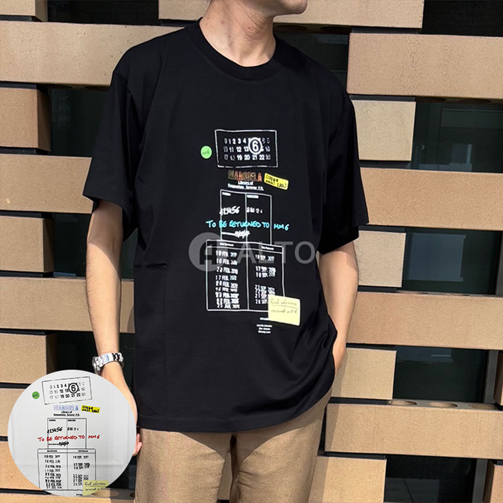 【2026春夏物モデル】MM6 メゾンマルジェラ　エムエムシックス ライブラリースタンプ オーバーサイズ Tシャツ SH0GC0070 M20170半袖 メンズホワイト・ブラック☆選べる2カラー☆｜ALTO　店 27,580円