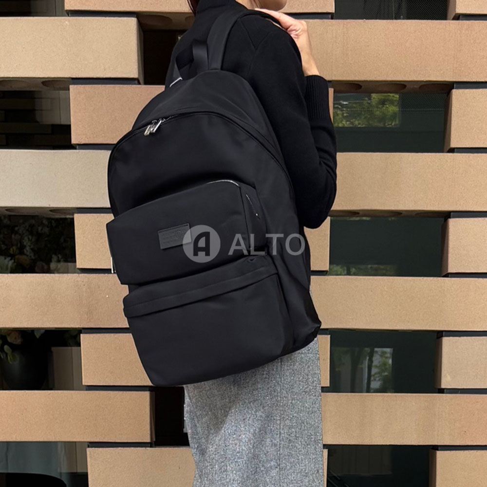 【2026春夏物モデル】MM6 Maison Margiela エムエムシックス メゾンマルジェラ ニューメリック バックパック リュックサック ナイロン素材 ナンバーロゴ SB5WA0006 P8504 T8013/ブラック レディース