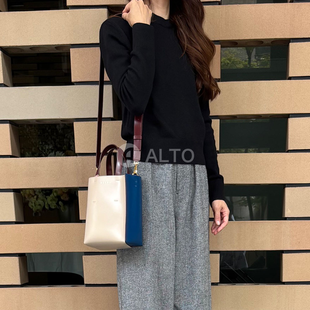 【2026春夏物青写真】MARNI マルニ SHMP0039Y4 LV639 Museo ミュゼオ MINI ショルダーバッグ  なめし革御徒面子   ベージュ×米国海軍  レディース